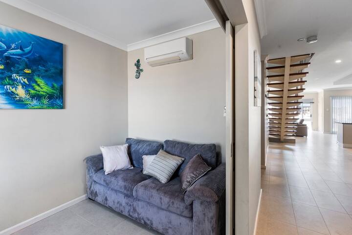 Wave – Luxury Marina Townhouse gallery image 3