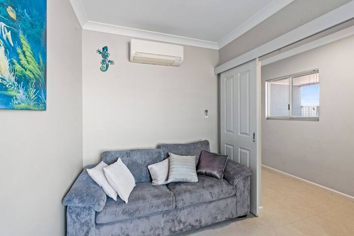 Wave – Luxury Marina Townhouse gallery image 2