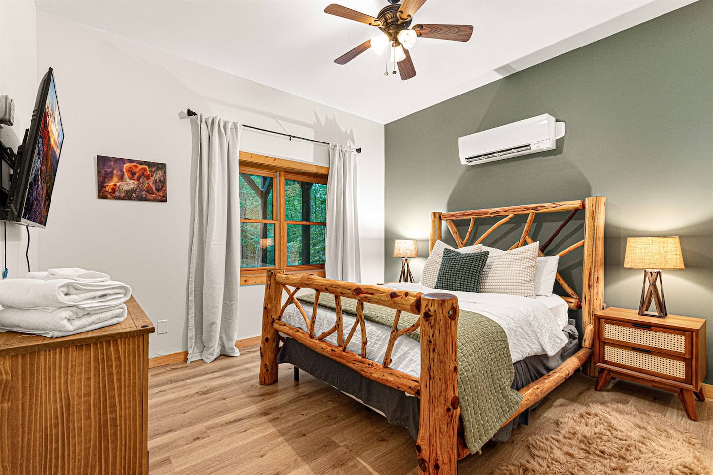 Bedroom Four Queen