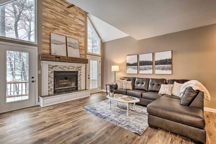 Lakefront Minocqua Getaway: Dock, Game Room!