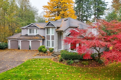 Group Getaway - Sprawling Snohomish Home!