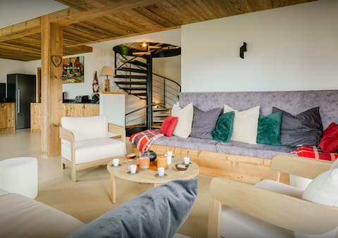 Hot tub and great skiing nearby