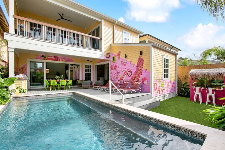 Tropical Paradise with Heated Pool – Minutes to FQ