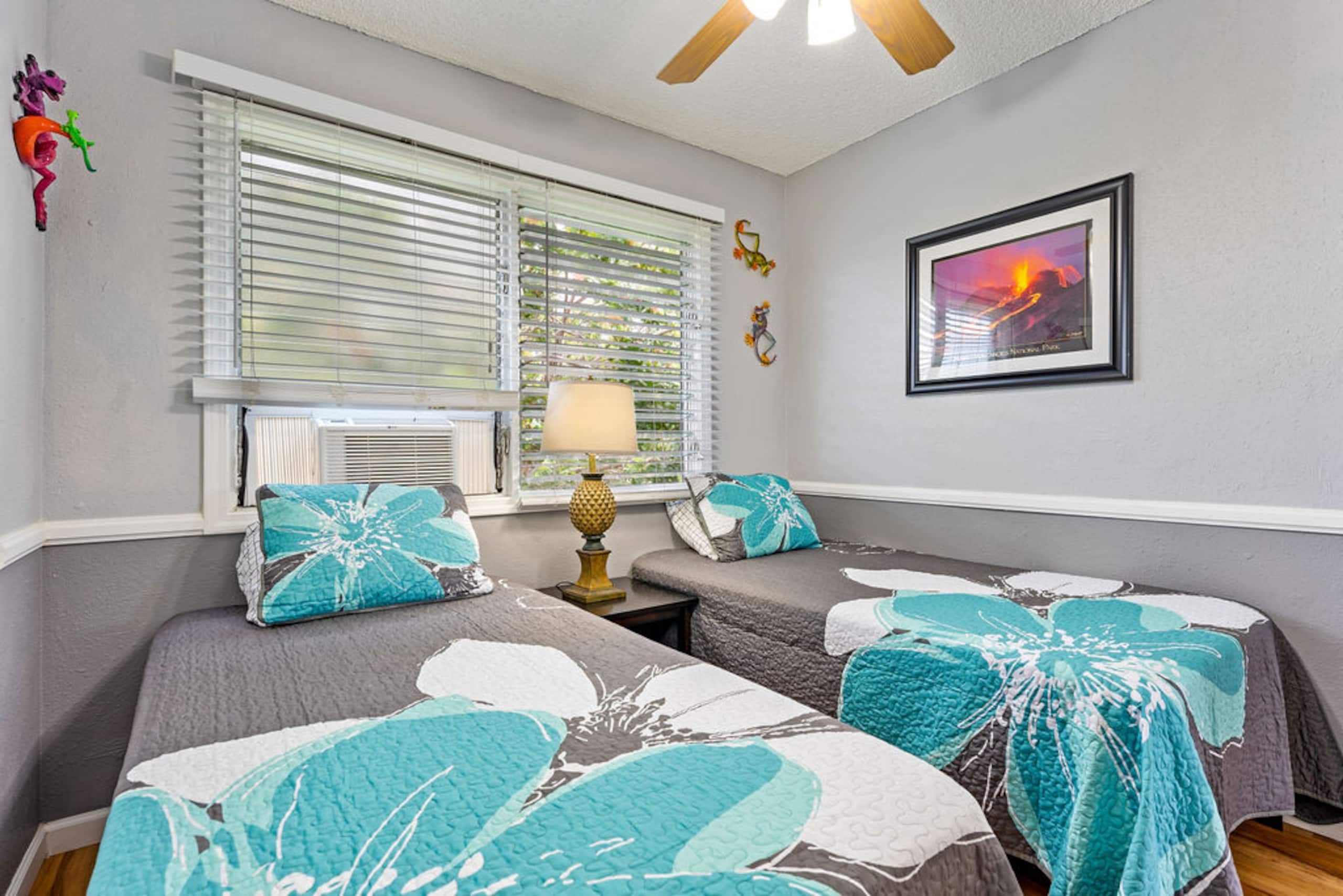 Condo in Kailua-Kona · ★4.33 · 2 bedrooms · 3 beds · 1 bath - Image 11