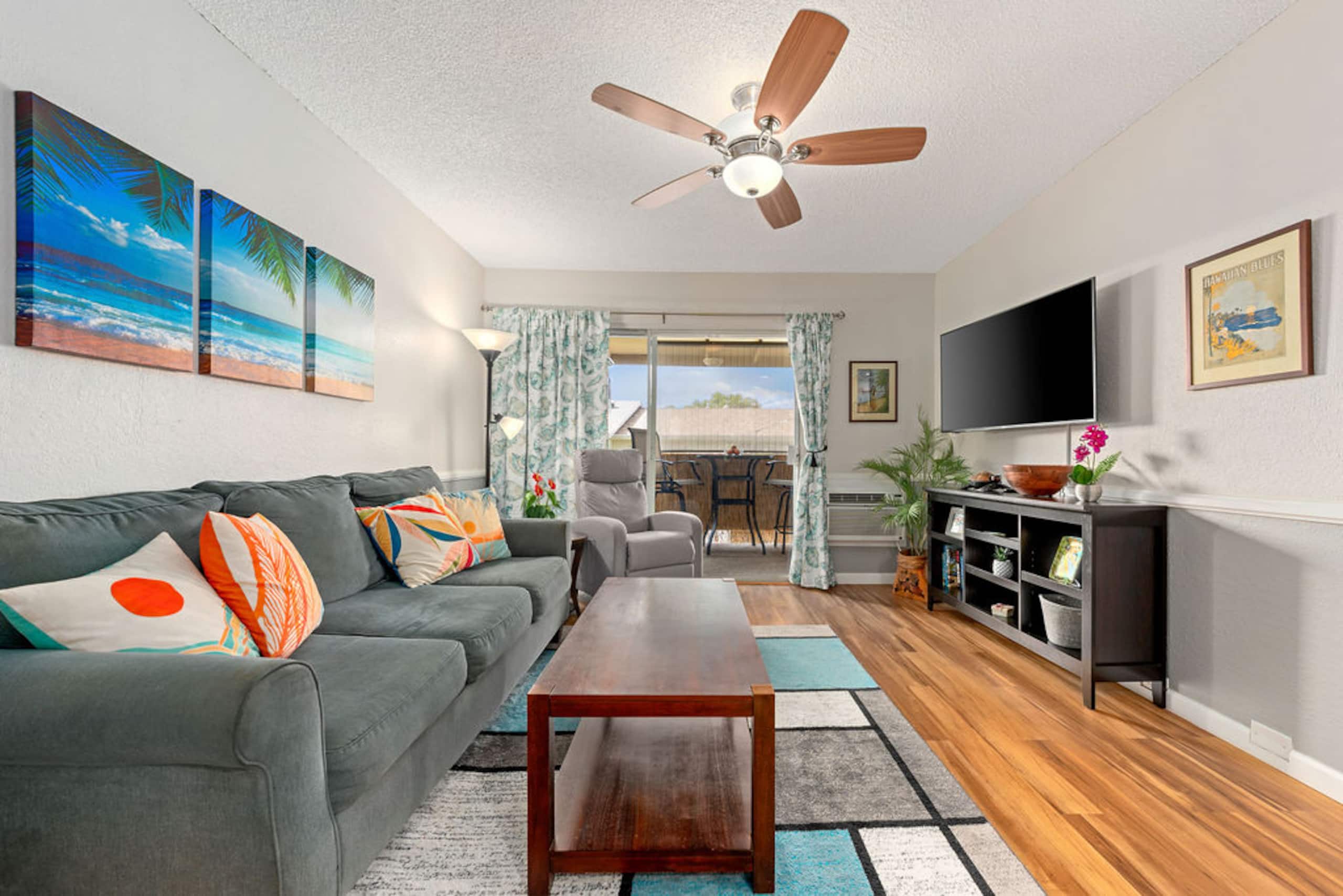 Condo in Kailua-Kona · ★4.33 · 2 bedrooms · 3 beds · 1 bath - Image 1