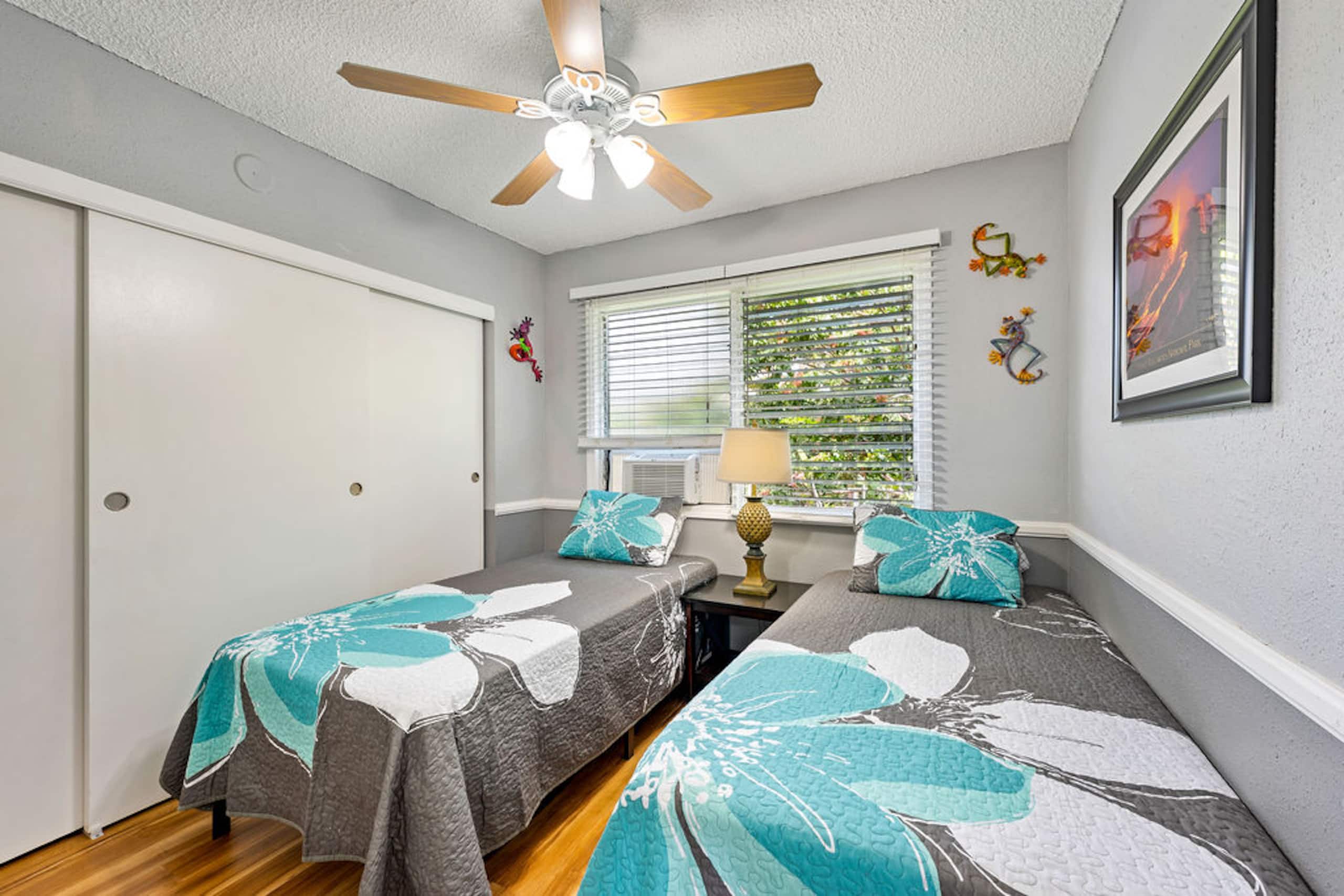 Condo in Kailua-Kona · ★4.33 · 2 bedrooms · 3 beds · 1 bath - Image 9