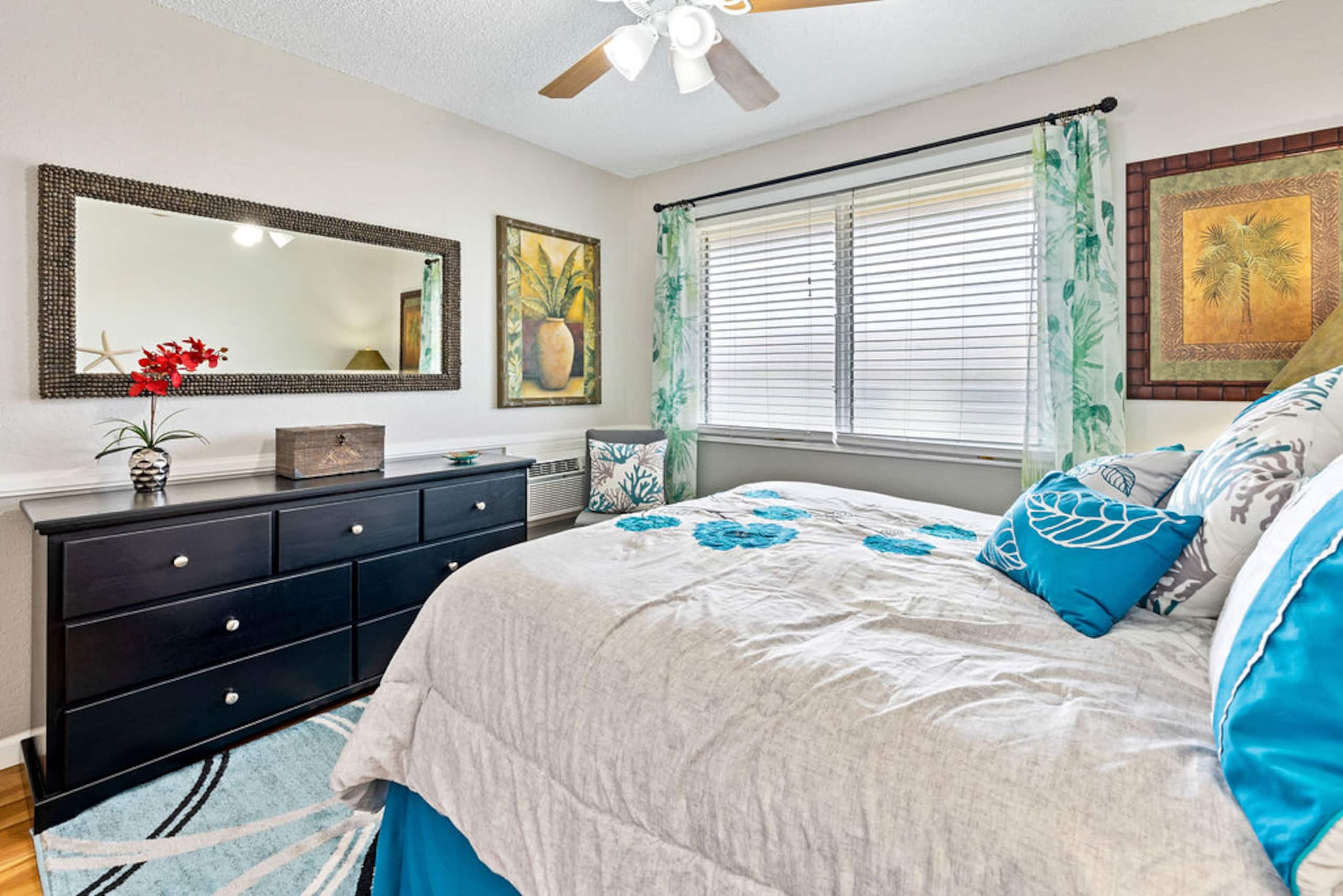 Condo in Kailua-Kona · ★4.33 · 2 bedrooms · 3 beds · 1 bath - Image 8