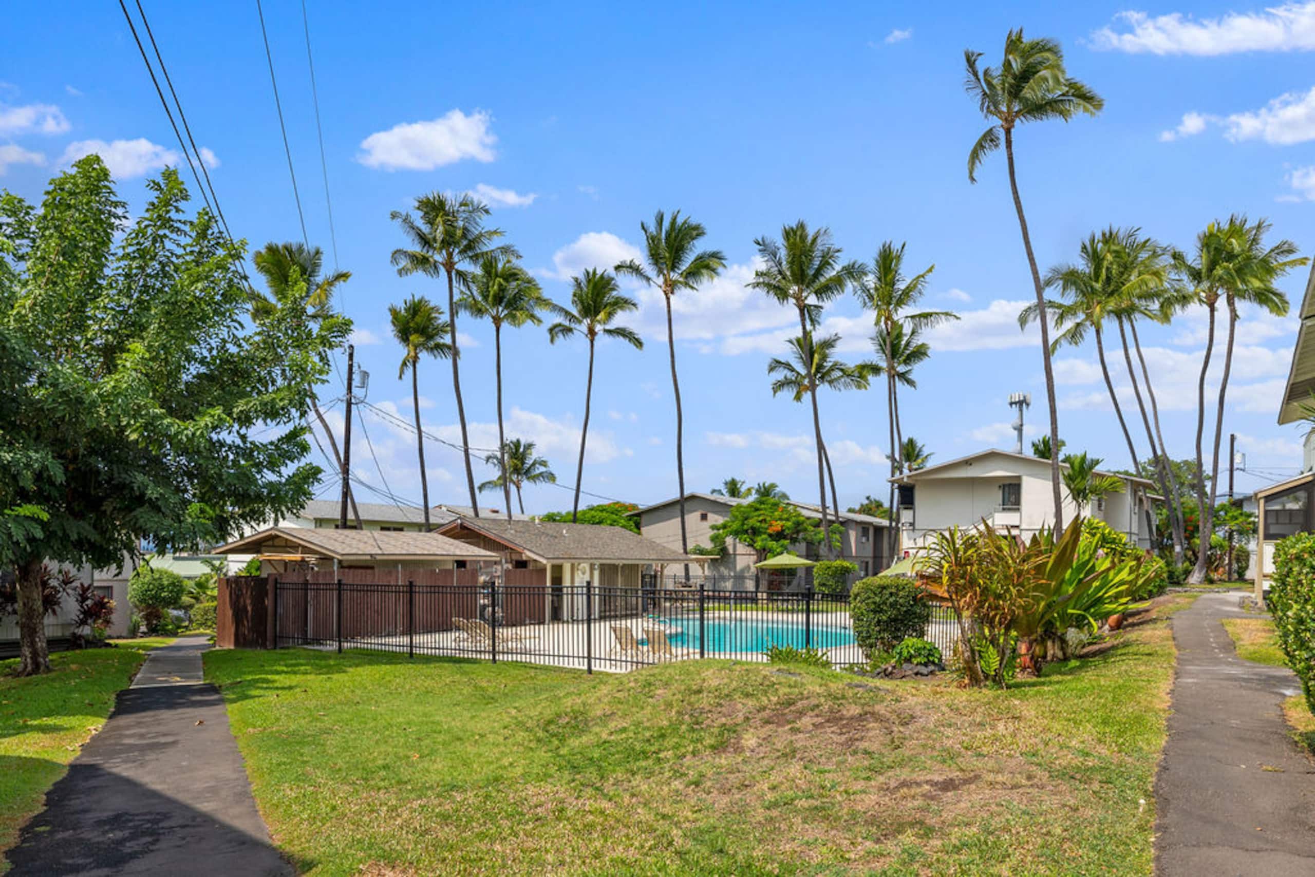 Condo in Kailua-Kona · ★4.33 · 2 bedrooms · 3 beds · 1 bath - Image 15