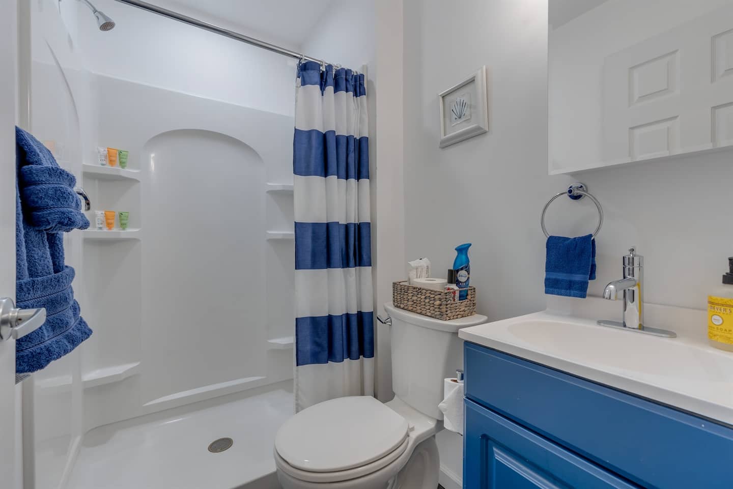 Take the hot shower you've been thinking about all day. Bright and clean shower with fresh towels and bathing essentials waiting including shampoo, conditioner and bodywash.