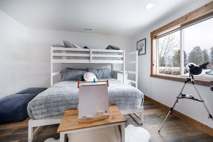 غرفة نوم 3 مع سرير بطابقين. السفلي: كبير - علوي: سرير مزدوج