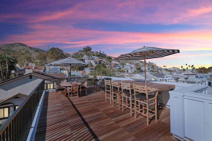 Remodeled Rooftop Deck Home | Casino & Ocean Views