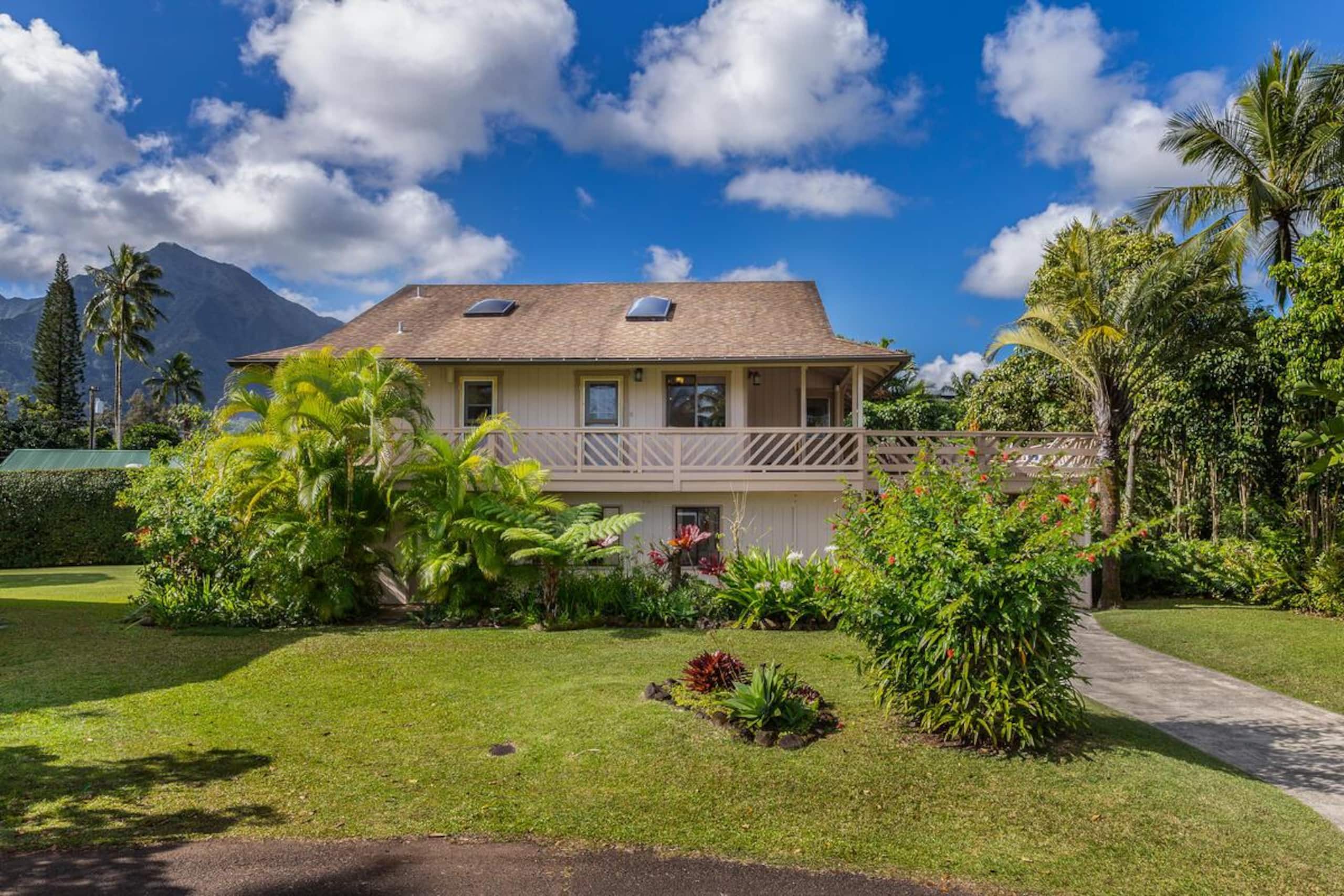 Home in Hanalei · ★4.29 · 2 bedrooms · 4 beds · 2 baths - Image 37