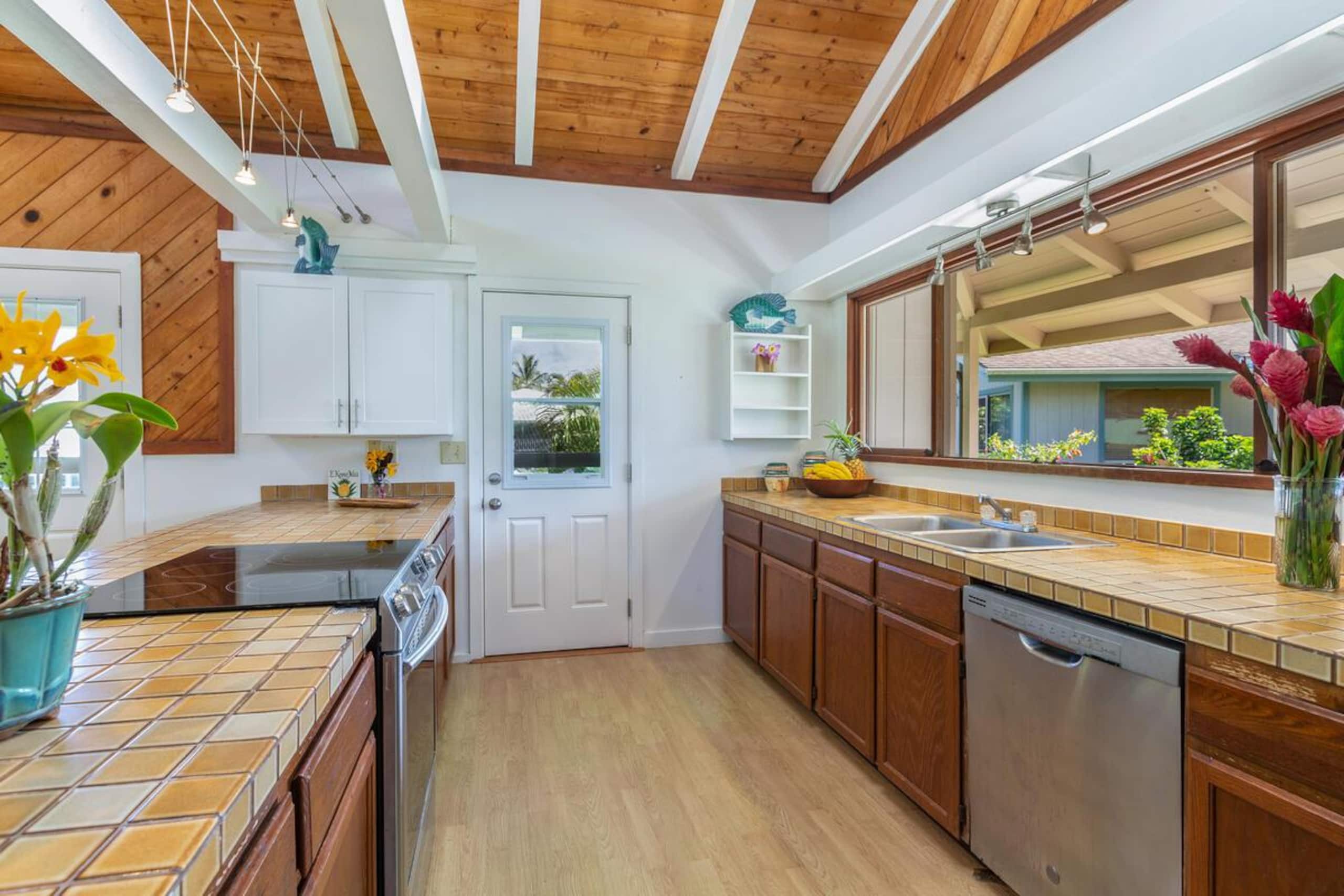 Home in Hanalei · ★4.29 · 2 bedrooms · 4 beds · 2 baths - Image 6