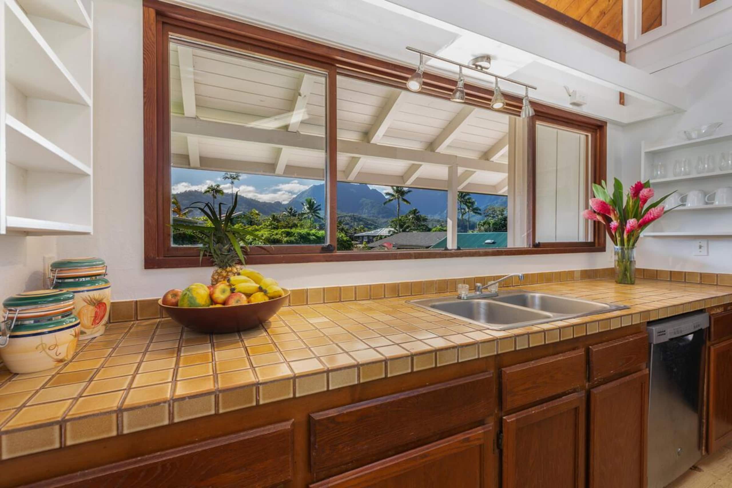 Home in Hanalei · ★4.29 · 2 bedrooms · 4 beds · 2 baths - Image 7
