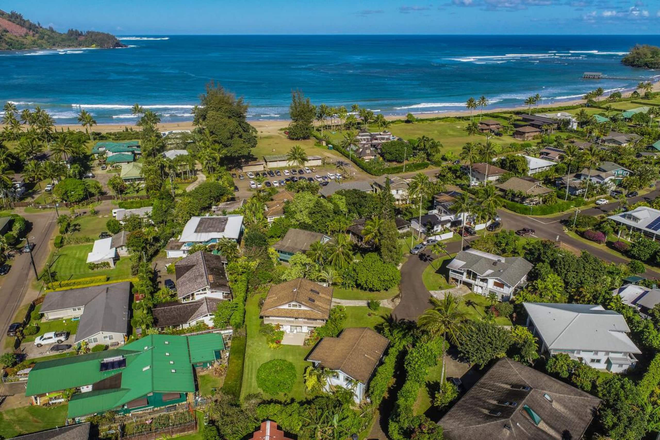 Home in Hanalei · ★4.29 · 2 bedrooms · 4 beds · 2 baths - Image 43