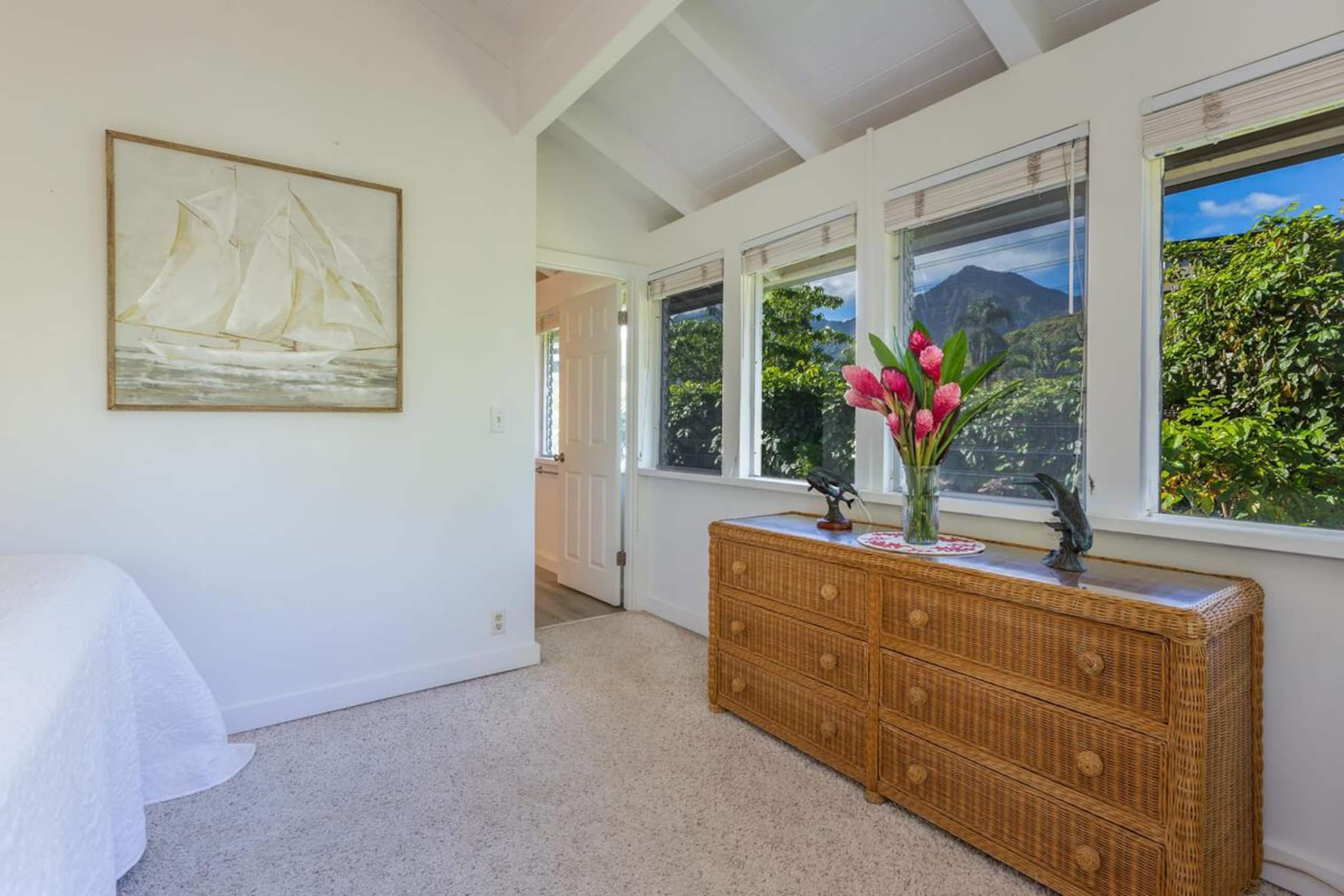 Home in Hanalei · ★4.29 · 2 bedrooms · 4 beds · 2 baths - Image 19