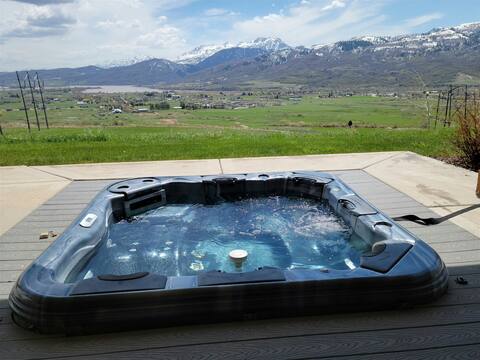 Luxurious Mountain Home with 7 BRs_ private hot tu