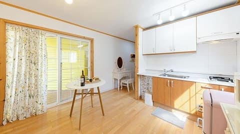 Group room with individual barbecue, family room 1