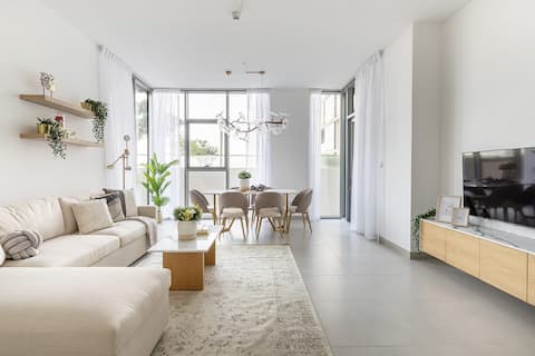 Top performing Airbnb: Premium 2BR Apt in Dubai South - Sleeps 5! in Madinat Al Mataar