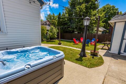 Historic 5th St | Dogs-OK| HotTub-open all yr!