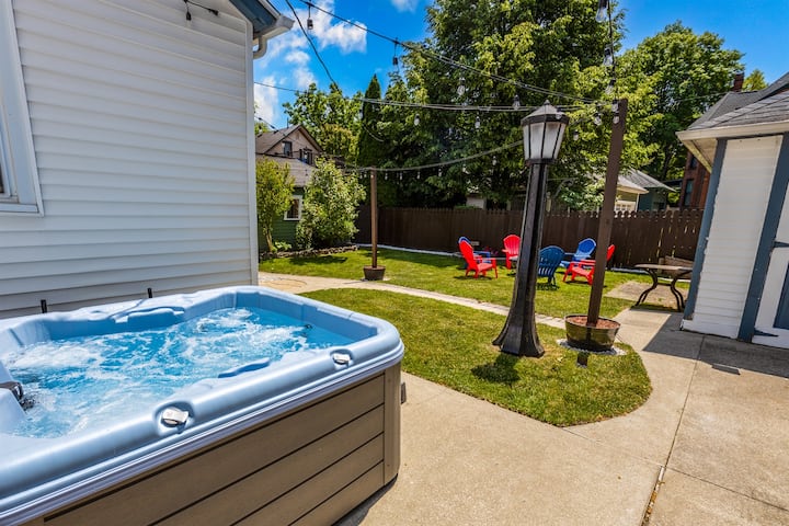 Historic 5th St | Dogs-OK| HotTub-open all yr!