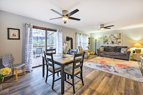 Holiday Island Home: Mountain View + Hot Tub!