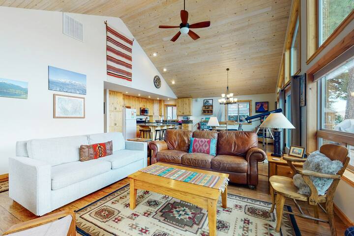Wonderful 3BR Lakefront Wallowa Lake | Dock