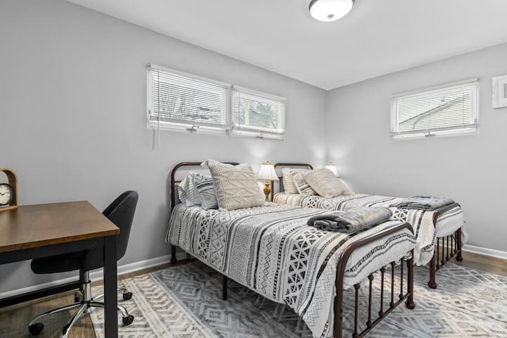 23-323 White St-23.jpg