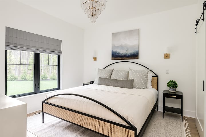 King Suite #2 — comfortable retreat with forest views