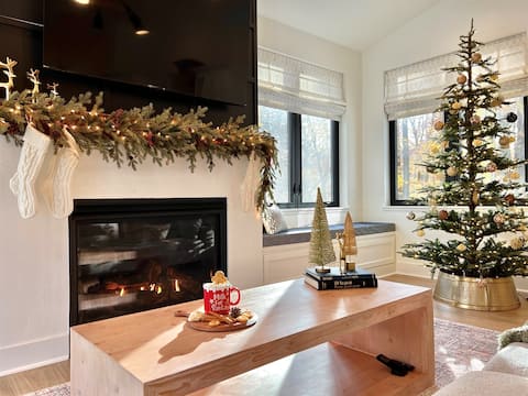 Luxury Lake Michigan Escape w/Spa. Holiday ready!