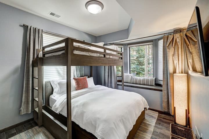 2nd bedroom Queen with Full bed on top