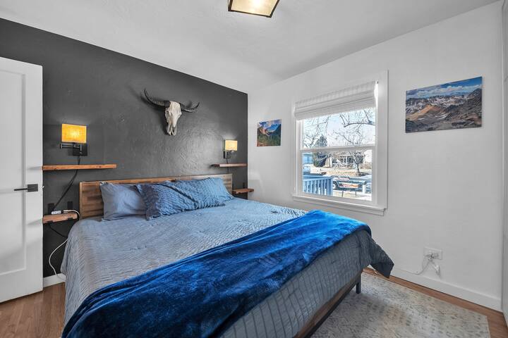 Hot Tub House with Theater, Firepit, Big Backyard gallery image 5