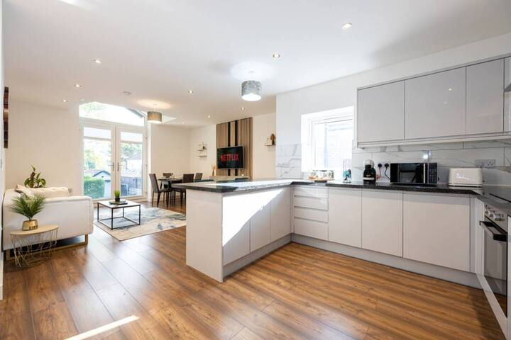 Luxury 2BR Apartment In Chorlton, Free Parking gallery image 4