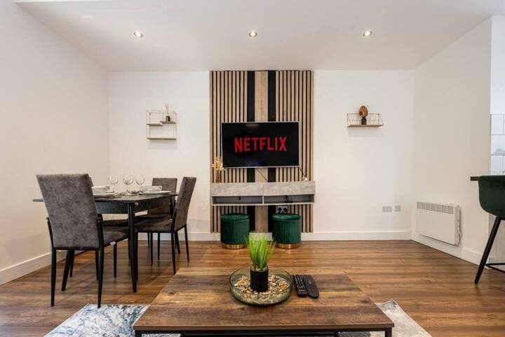Luxury 2BR Apartment In Chorlton, Free Parking gallery image 2