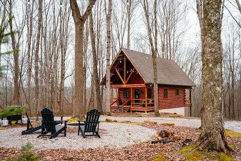 Oak Cabin | Hocking Hills, Romantic Hot Tub