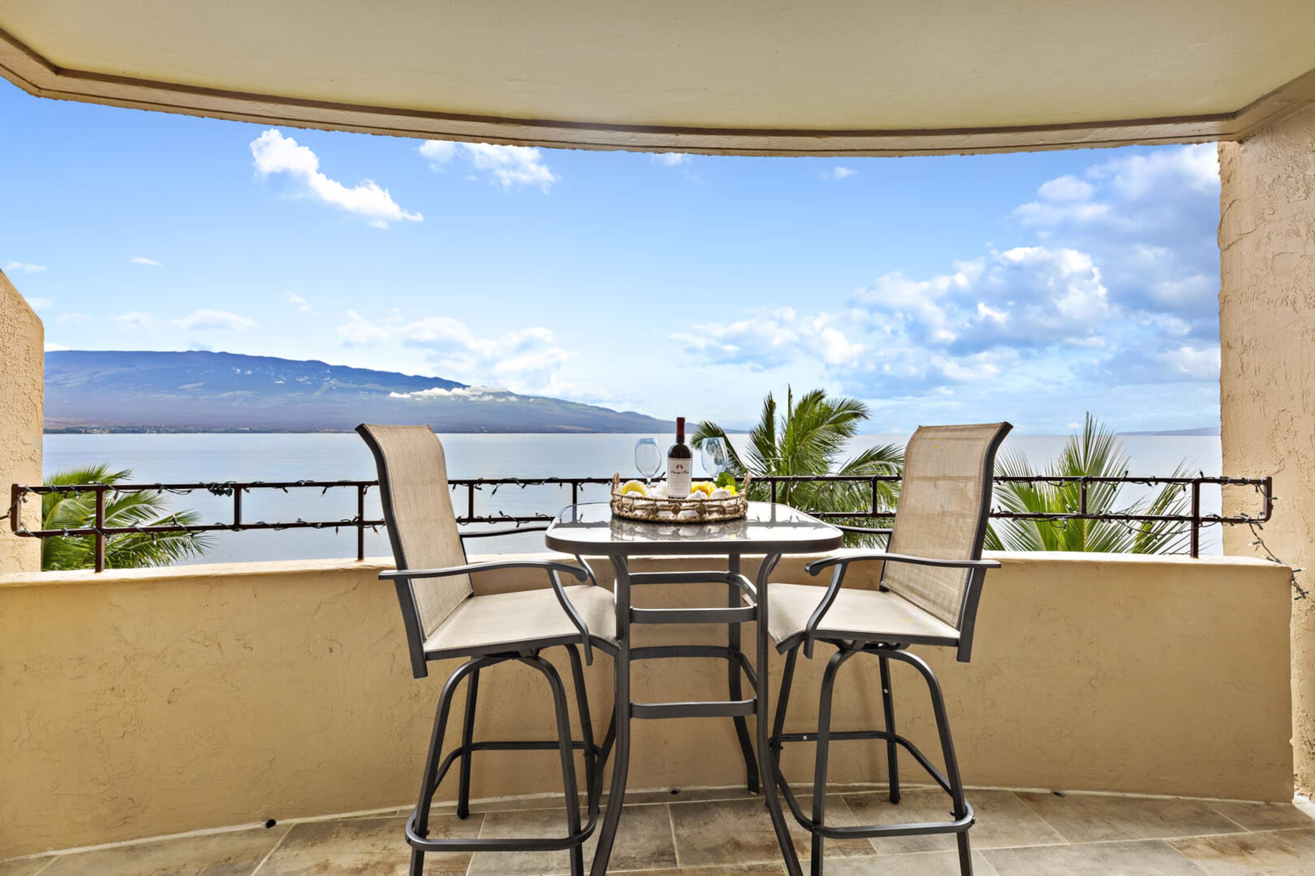 Condo in Wailuku · ★4.73 · 1 bedroom · 2 beds · 1 bath - Image 6