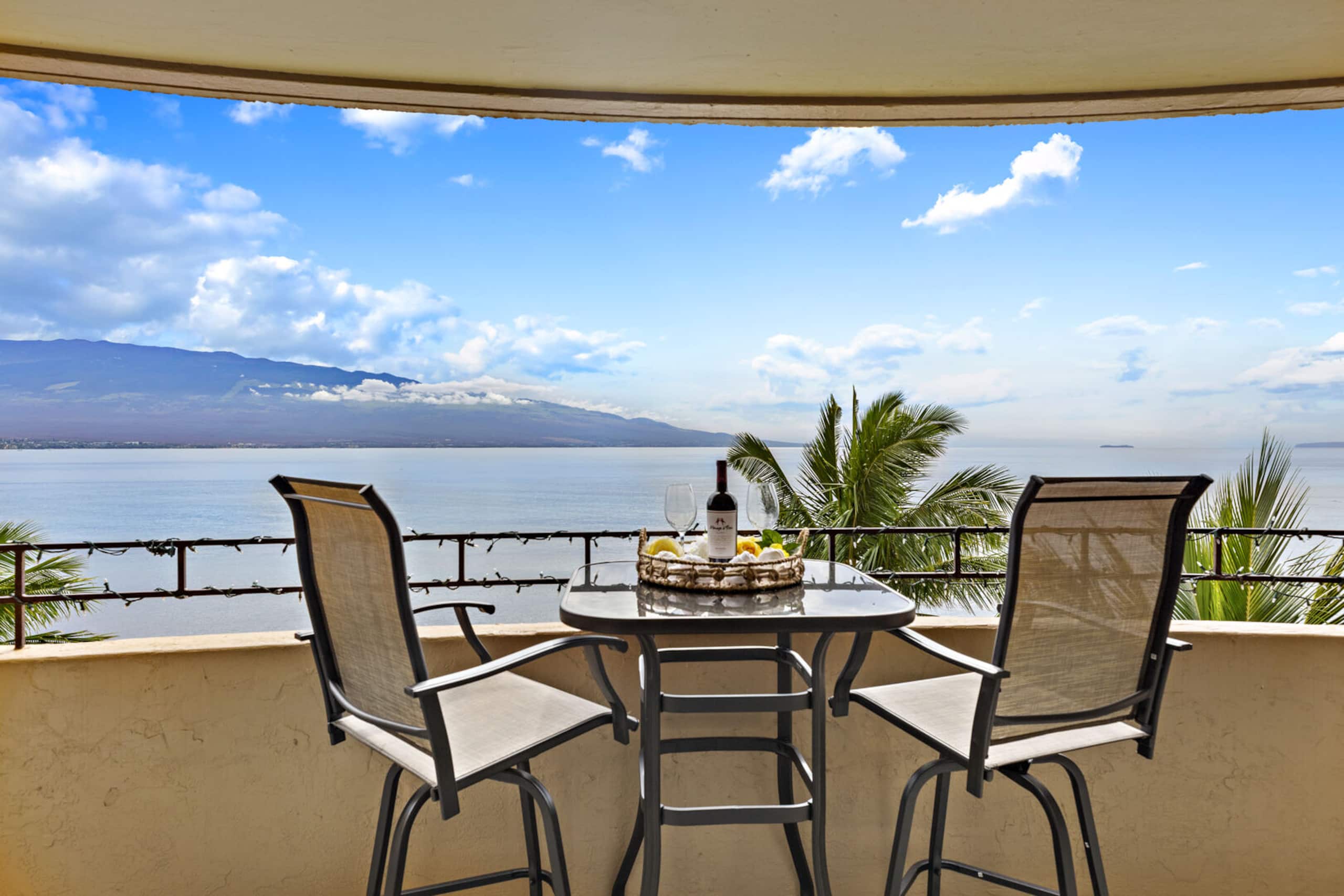 Condo in Wailuku · ★4.73 · 1 bedroom · 2 beds · 1 bath - Image 2