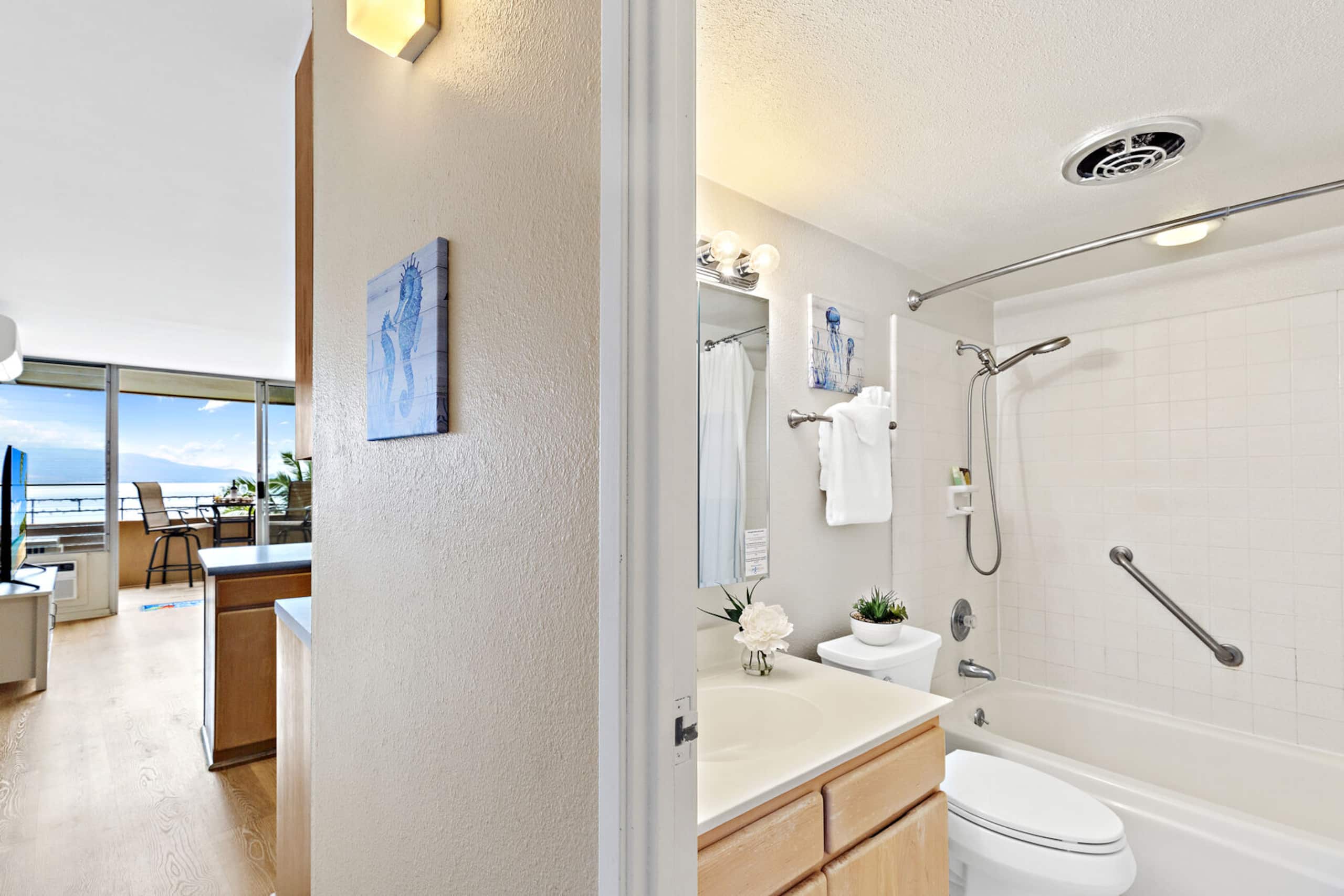 Condo in Wailuku · ★4.73 · 1 bedroom · 2 beds · 1 bath - Image 18