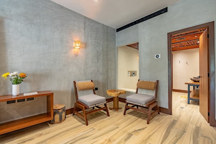 On site, living area, coffee/tea area, area and amenities, decorative detail, living room, location, view (of property/room)