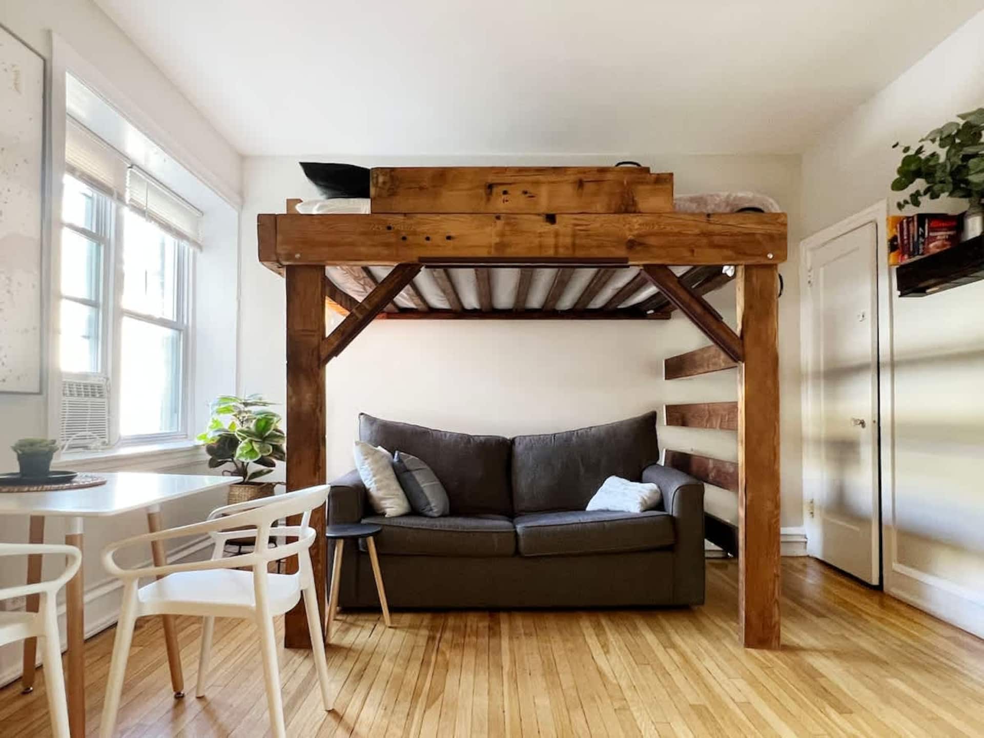 Rustic Design | King Bed | Bunk Bed | Central