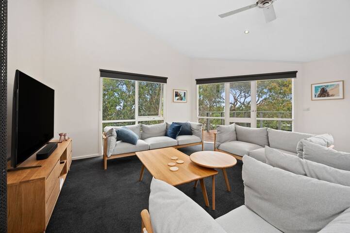 Roadknight Ocean Road View 236 gallery image 2