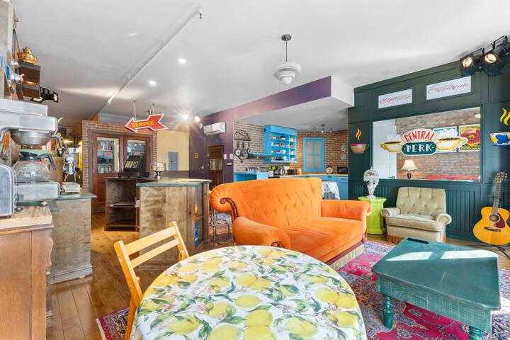Friends-Themed Loft | Old Montréal gallery image 5
