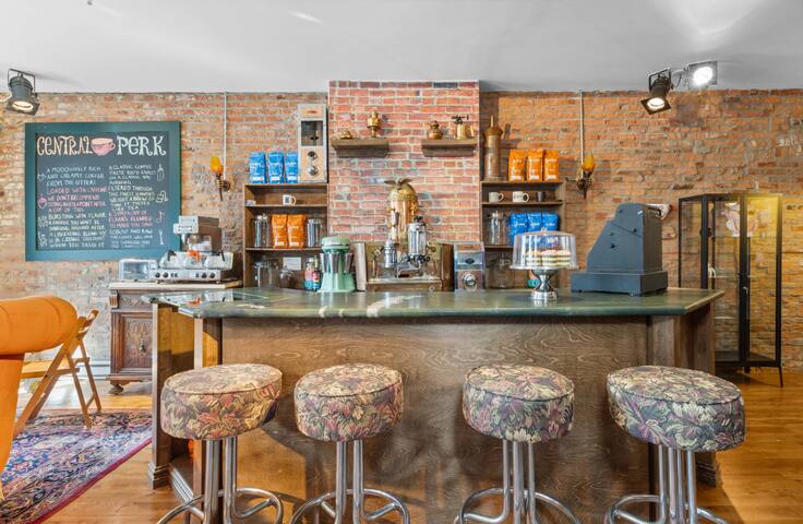 Friends-Themed Loft | Old Montréal gallery image 2