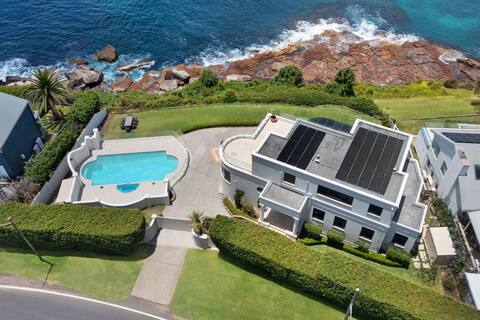 “Kookaburra” - Oceanfront 4-Bed with Amazing Views