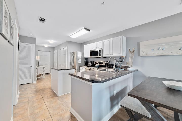 Relaxing Beach Escape W/pool Access, Bbq & Gym - Orange Beach, AL