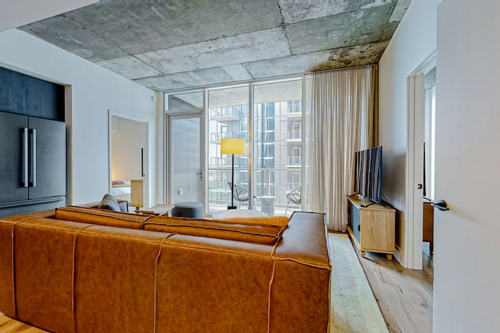 2BR Lakefront Natiivo Austin 28th-Floor