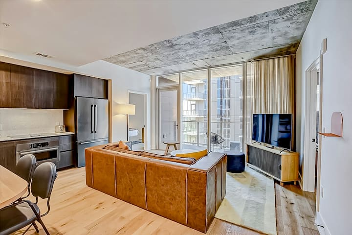 Awesome 2BR Lakeview Natiivo Austin 26th-Floor