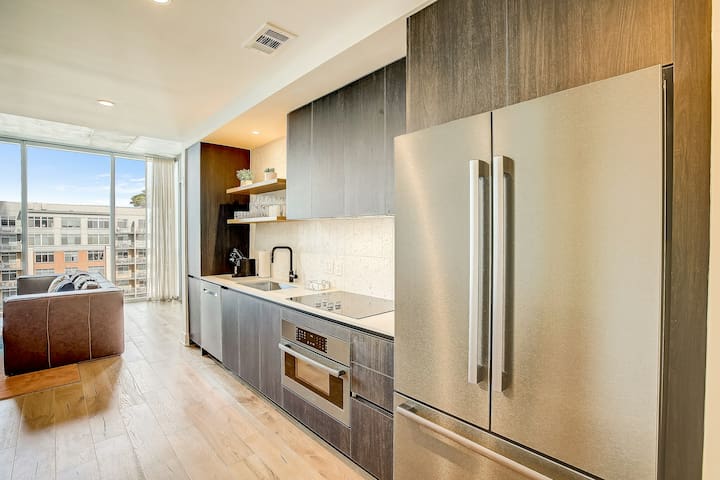 Hip 2BR Lakeview Natiivo Austin 13th-Floor gallery image 3
