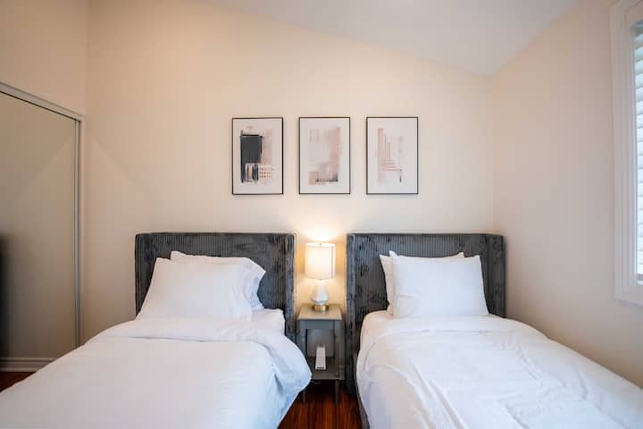 მე-3 საძინებელი 2 ტყუპთან ერთად და შეიძლება გახდეს 1 დიდი საწოლი