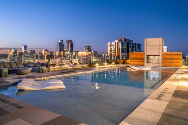 Downtown 2BR | Rooftop Pool | Gym | 18th Flr gallery image 5